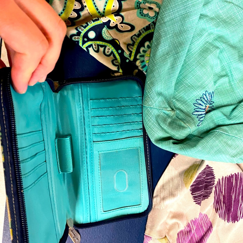 Lot of 31 purse and additional covers and a 31 wallet as well